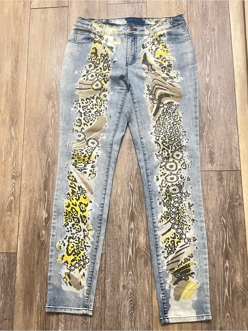AZI New York Bleached Cheetah Leopard Print Embellished Skinny Jeans size 8